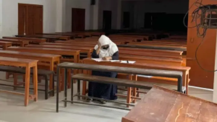 কুমিল্লায় বিশেষ ব্যবস্থায় পরীক্ষা দিয়েছে করোনা আক্রান্ত এক পরীক্ষার্থী